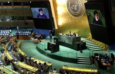 ابراهیم رئیسی، رئیس‌جمهوری ایران، روز ۲۸ شهریور در مجمع عمومی سازمان ملل متحد در نیویورک سخنرانی می‌کند. [president.ir]