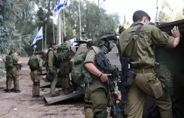 Israeli soldiers take a position in the northern town of Kiryat Shmona close to the border with Lebanon on October 16. [Jalaa Marey/AFP]