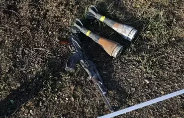 Weapons lie on the ground in Israel on October 14, a week after the October 7 attack by Hamas militants on kibbutz Beeri near the border with Gaza. [Thomas Coex/AFP]