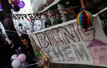 Ballons and banners are picturing on November 17 during a gathering outside the office of Save The Children International, in London, for the 9th birthday of Irish-Israeli girl Emily Hand held hostage by Hamas in Gaza. [Daniel Leal/AFP]