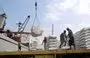 
در این عکس مربوط به سال ۱۳۹۷، کارگران در بندر حدیده واقع در دریای سرخ مشغول تخلیه محموله گندم اهدایی یونیسف از یک کشتی باربری هستند. [عبدو حیدر/خبرگزاری فرانسه]        
