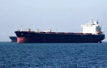 An oil tanker is seen off the Iranian port of Bandar Abbas on April 30, 2019. [Atta Kenare/AFP]